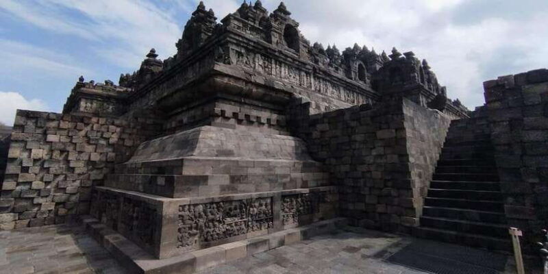 borobudur-climb-to-the-top-prambanan-with-ticket-included