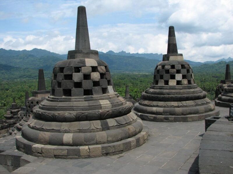 borobudur-climb-top-prambanan-with-guide-ticket-include