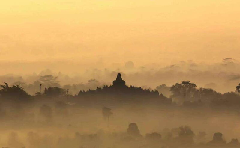 borobudur-climb-up-and-prambanan-private-tour