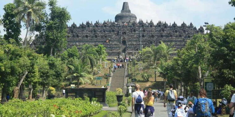 borobudur-climb-up-merapi-atv-and-prambanan-temple-tour