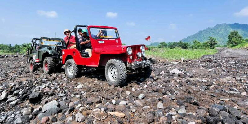 borobudur-climb-up-merapi-jeep-prambanan-with-entry-fees