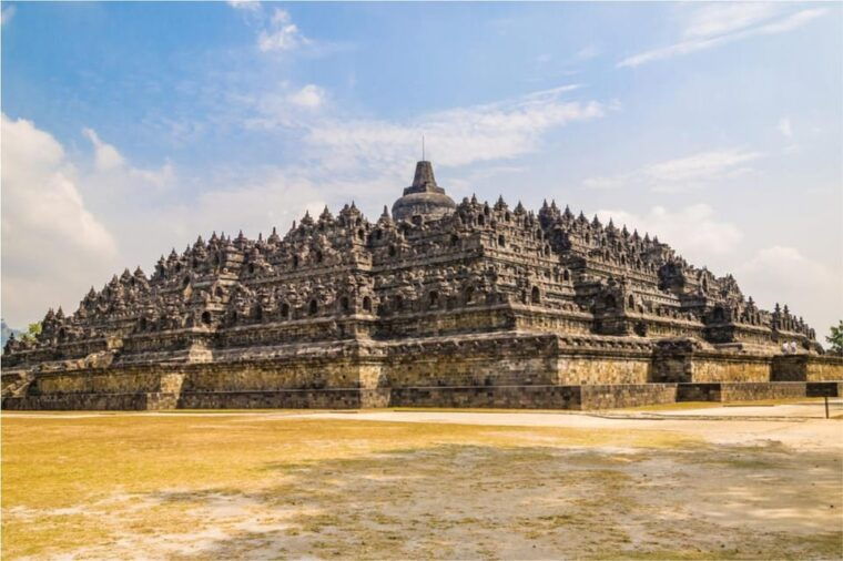 borobudur-climb-up-merapi-jeep-prambanan-with-entry-fees