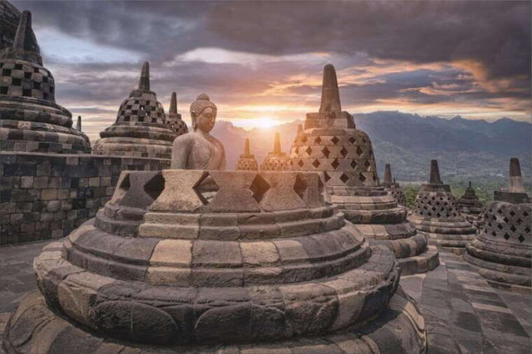 borobudur-climb-up-prambanan-day-tour-with-lunch-tickets