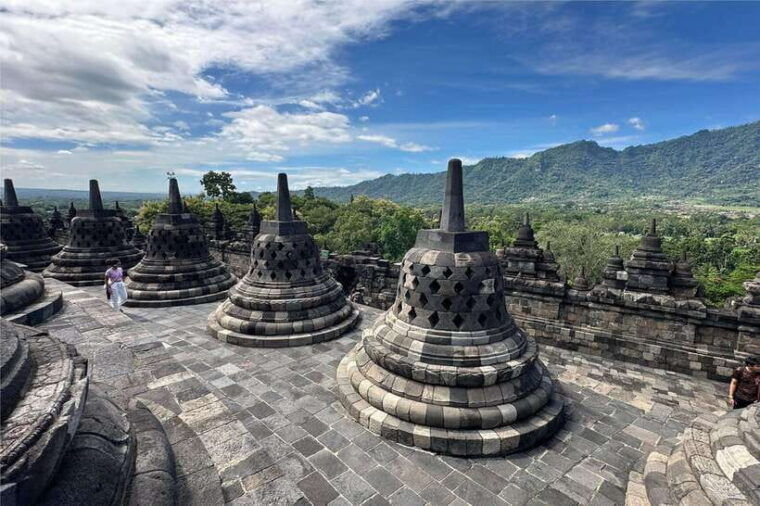borobudur-climb-up-prambanan-day-tour-with-lunch-tickets