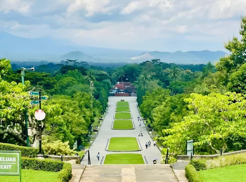 Borobudur Climb-Up & Prambanan Journey with Licensed Guide - The Experience: Pros and Cons