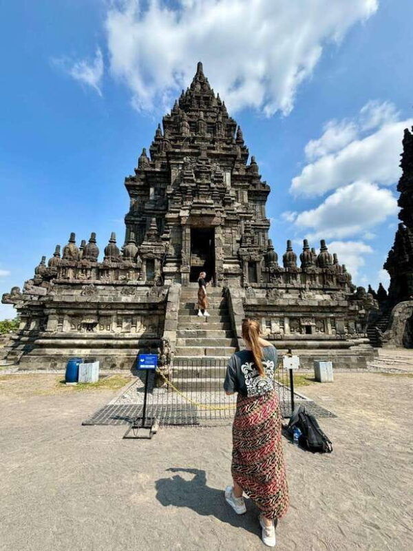 borobudur-climb-up-prambanan-tour-and-ramayana-ballet