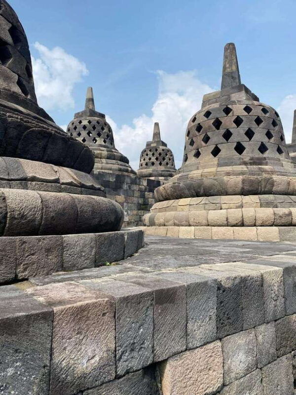 borobudur-climb-up-prambanan-tour-and-ramayana-ballet