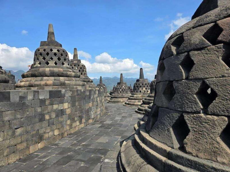borobudur-exploring-mountain