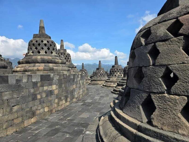 borobudur-exploring-mountain