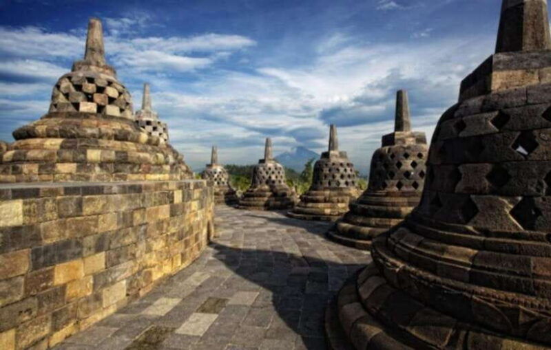 borobudur-mendut-pawon-prambanan-temple-tour