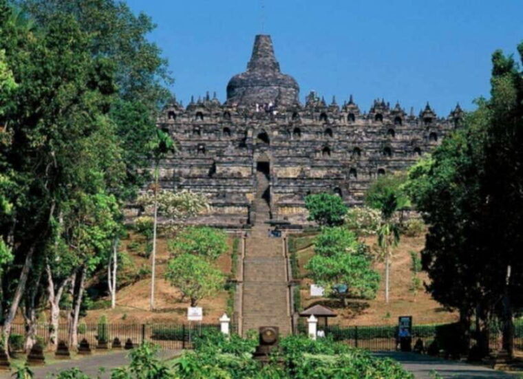 borobudur-mendut-pawon-prambanan-temple-tour