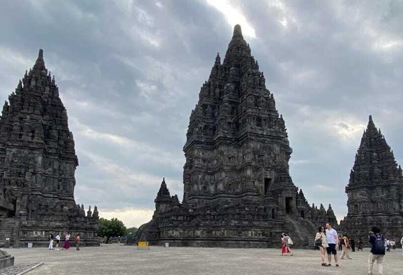 borobudur-prambanan-plaosan-ijo-temple-sunset