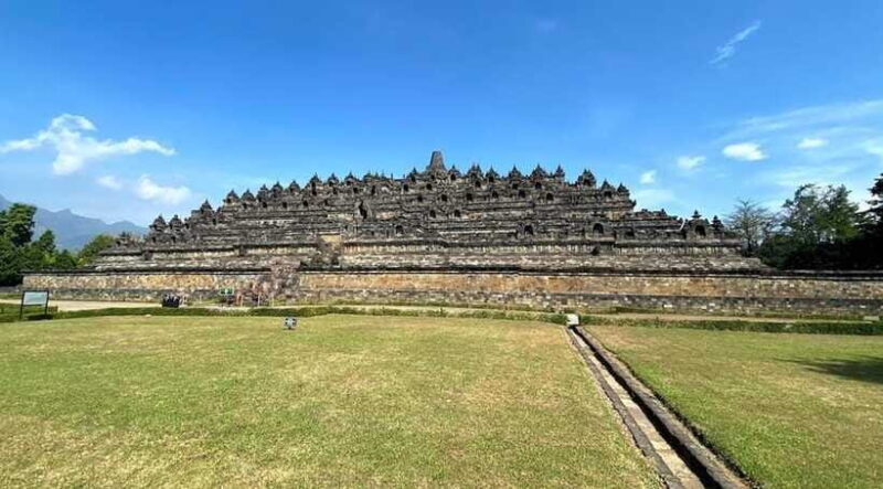 borobudur-prambanan-plaosan-ijo-temple-sunset