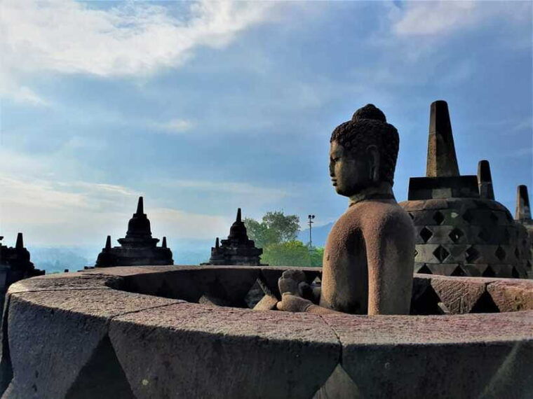 borobudur-prambanan-real-tours-with-lunch-no-hidden-cost