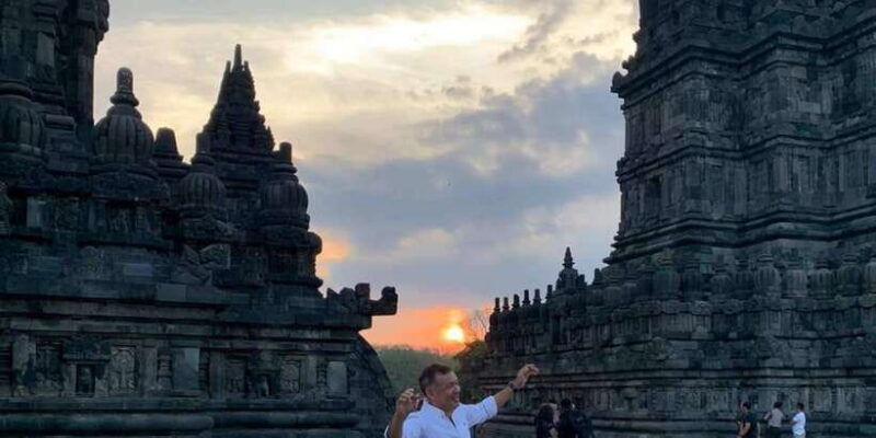 borobudur-prambanan-temple-tour
