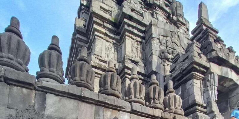 borobudur-prambanan-temple-tour