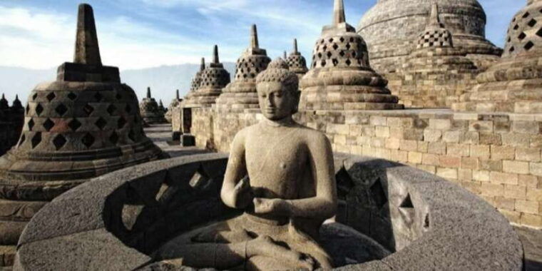 borobudur-prambanan-temple-tour