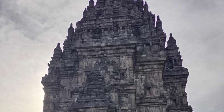 borobudur-prambanan-temple-tour