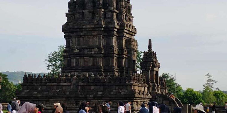 borobudur-prambanan-temple-tour
