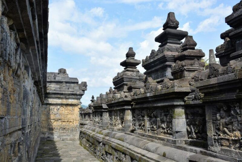 borobudur-sunrise-explore-merapi-and-prambanan-temple-tour