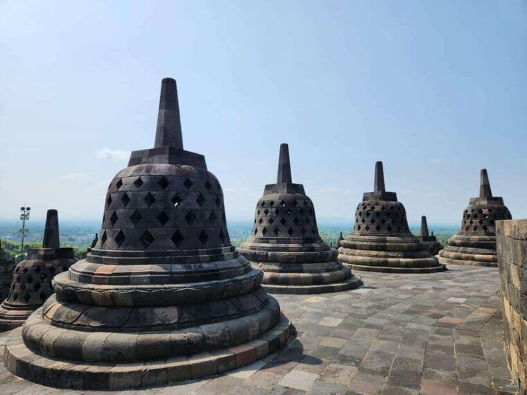 borobudur-sunrise-from-setumbu-merapi-and-prambanan-tour