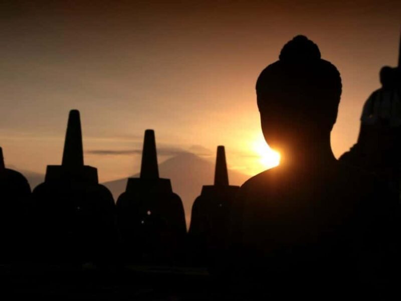 Borobudur Sunrise Guided Tour With Transfer and Breakfast - Key Points