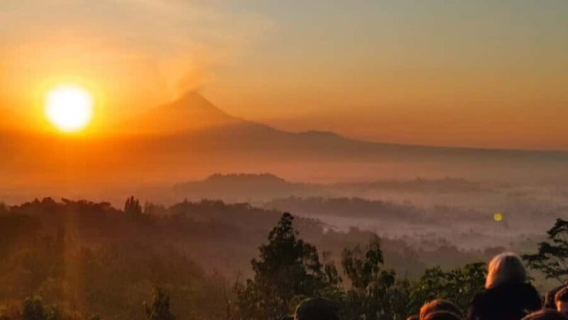Borobudur Sunrise in stumbu hill, Borobudur, & Mendut temple - An Honest Look at the Borobudur Sunrise & Temple Tour