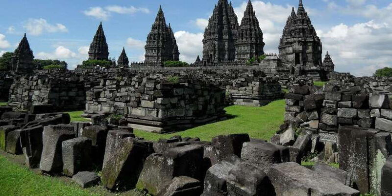 borobudur-sunrise-merapi-jeep-prambanan-with-entry-fees