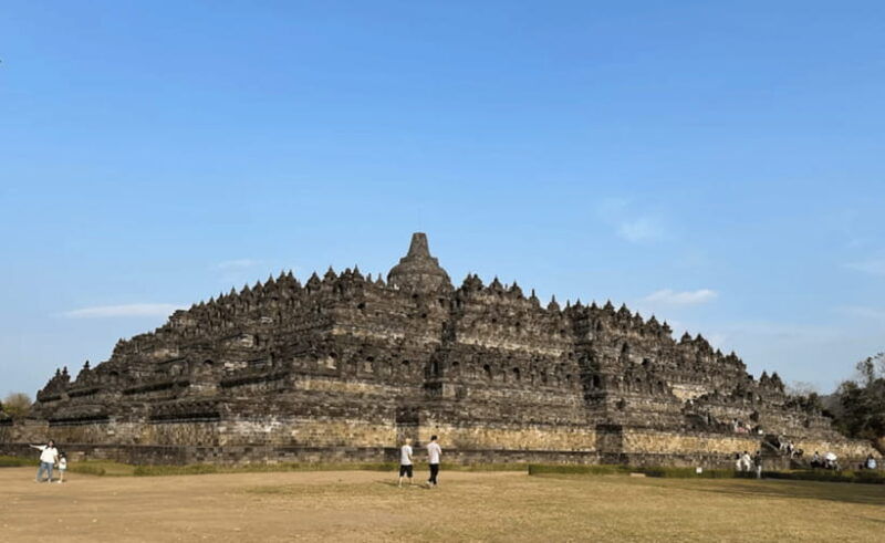 borobudur-sunrise-mount-merapi-prambanan-full-day-tour