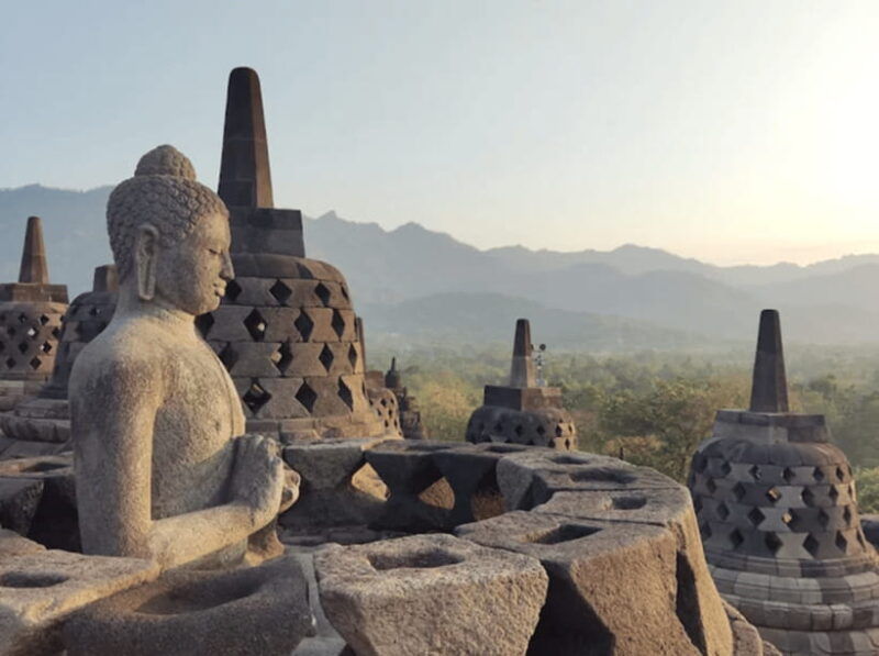borobudur-sunrise-mount-merapi-prambanan-full-day-tour