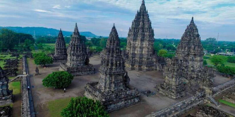 borobudur-temple-prambanan-temple-tour-from-jogjakarta