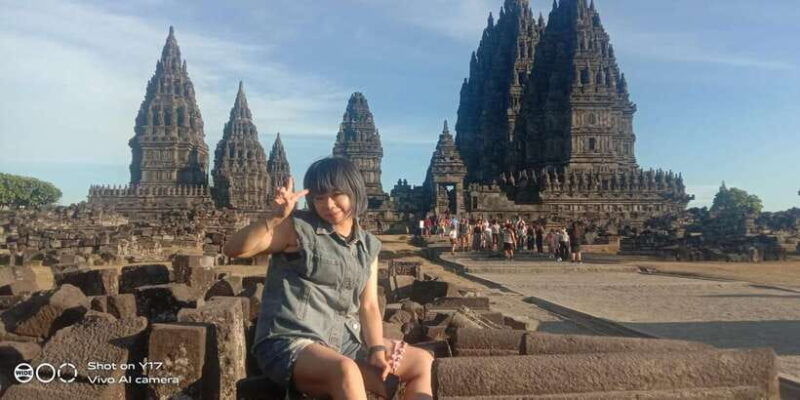 borobudur-temple-prambanan-temple-tour-from-jogjakarta