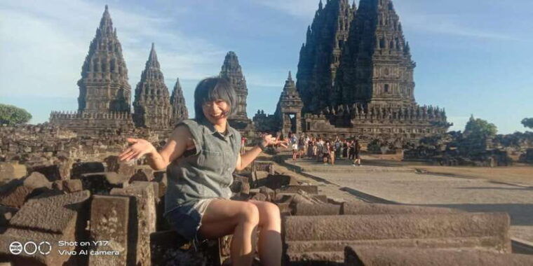 borobudur-temple-prambanan-temple-tour-from-jogjakarta