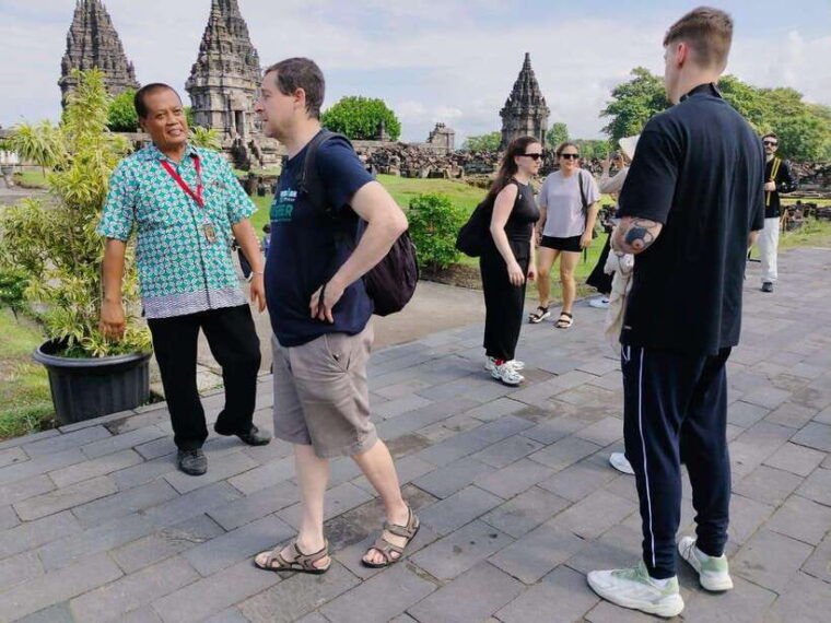 borobudur-temple-prambanan-temple-tour
