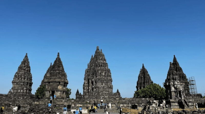 borobudur-temple-prambanan-temple-tour-with-climb