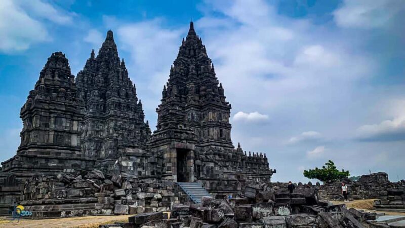Borobudur temple structure (climb up) - Plaosan - Prambanan - Discover Java’s Ancient Temples: Borobudur, Plaosan, and Prambanan
