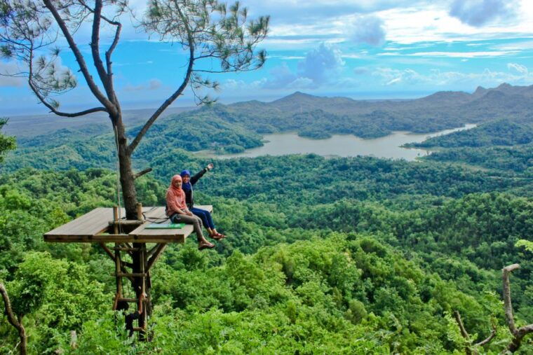 borobudur-temple-waterfall-kalibiru-national-park-trip