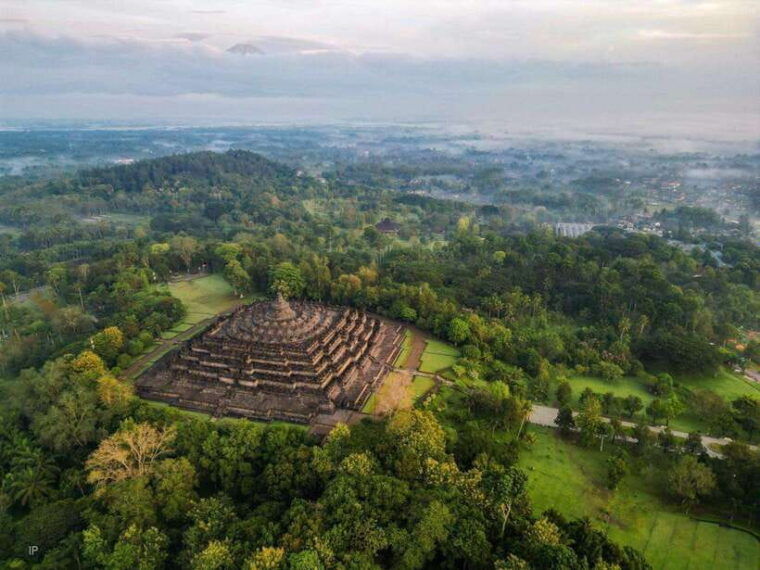 borobudur-tour-guarantees-climb-up-top-of-temple-structure