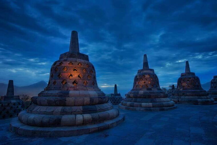 borobudur-tour-guarantees-climb-up-top-of-temple-structure