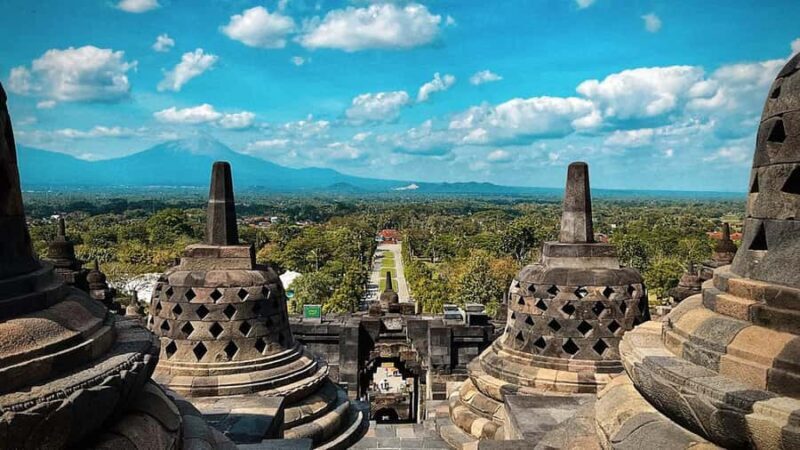 Borobudur Tour & Travel services from Yogyakarta - The Prambanan Temples: A Cultural Contrast
