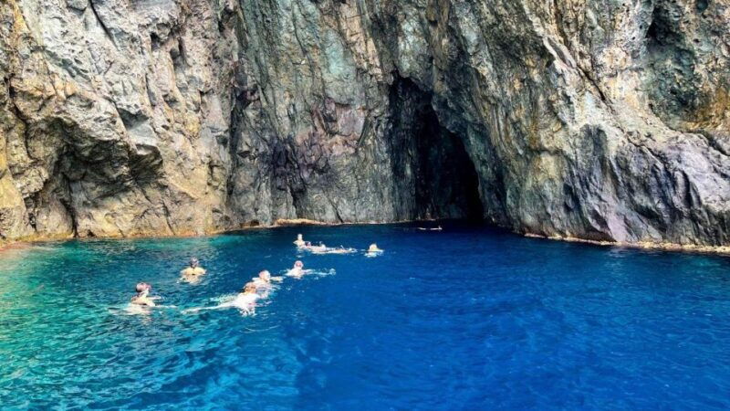 bosa-snorkeling-tour-of-the-coastline-coves