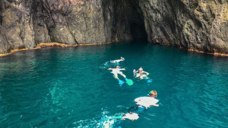 bosa-snorkeling-tour-of-the-coastline-coves
