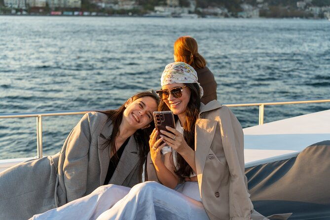 bosphorus-afternoon-cruise-on-yacht-with-live-guide