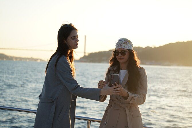 bosphorus-afternoon-cruise-on-yacht-with-live-guide