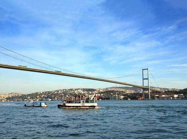 bosphorus-cruise-and-two-continents-tour-with-lunch-at-the-top-of-camlica-hill