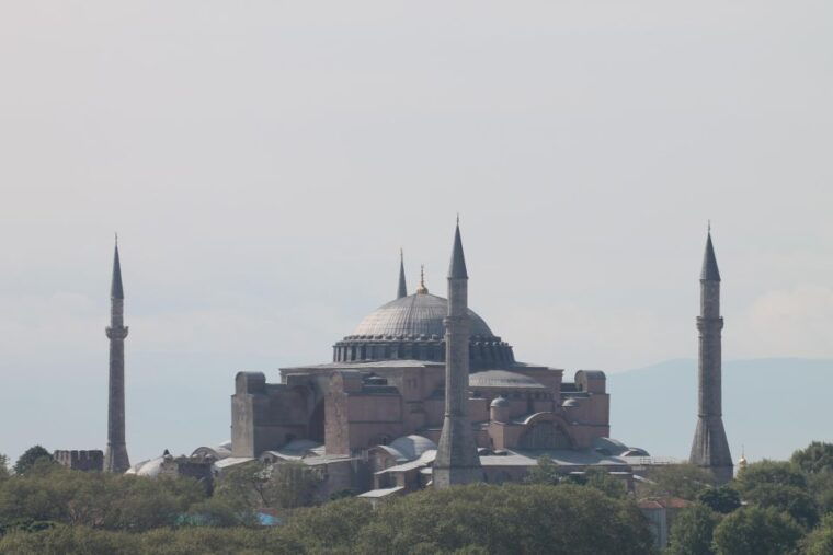 bosphorus-cruise-from-istanbul-airport