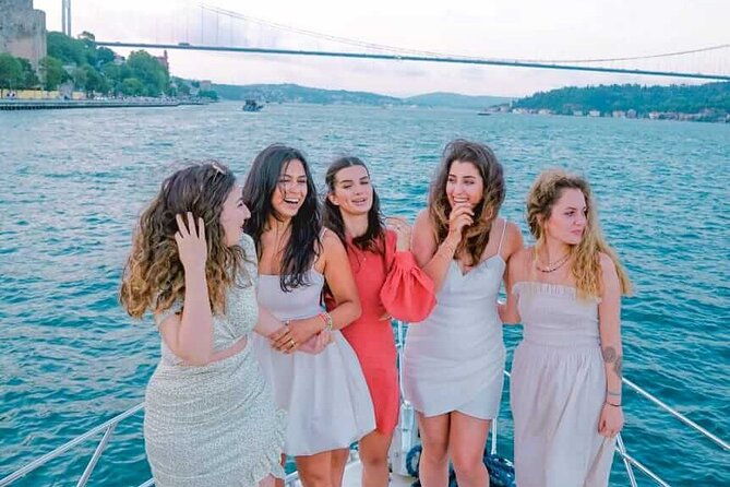 bosphorus-cruise-with-14m-yacht-for-private-groups