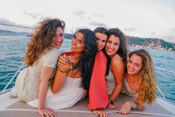 bosphorus-cruise-with-14m-yacht-for-private-groups