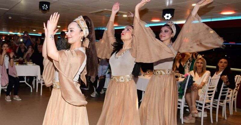 bosphorus-dinner-cruise-dance-shows-with-private-table