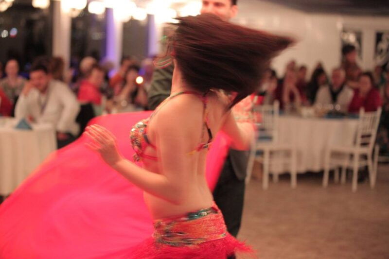 bosphorus-dinner-cruise-with-live-performances-experience